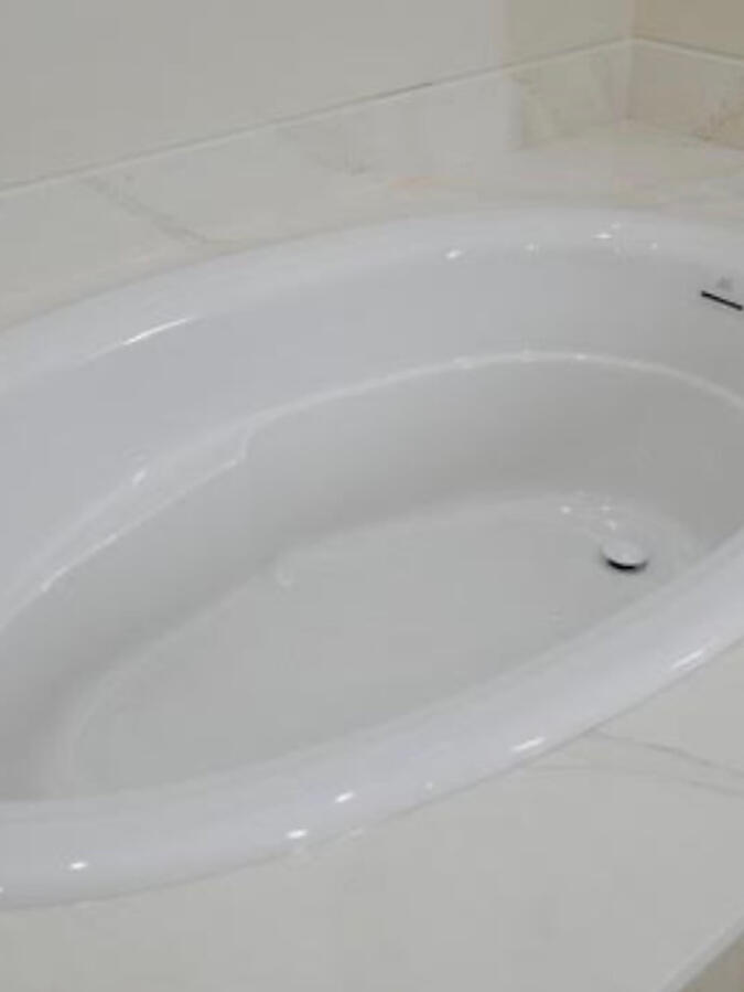 Spacious Tub