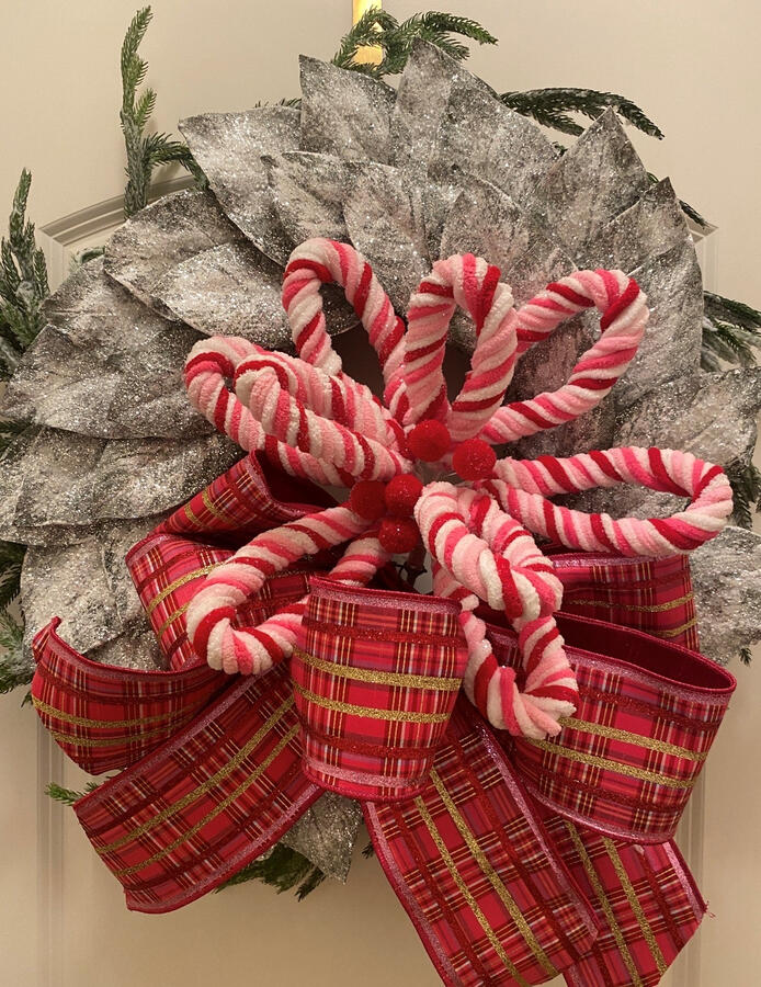 Colorful Wreath to Brighten Up Any Area