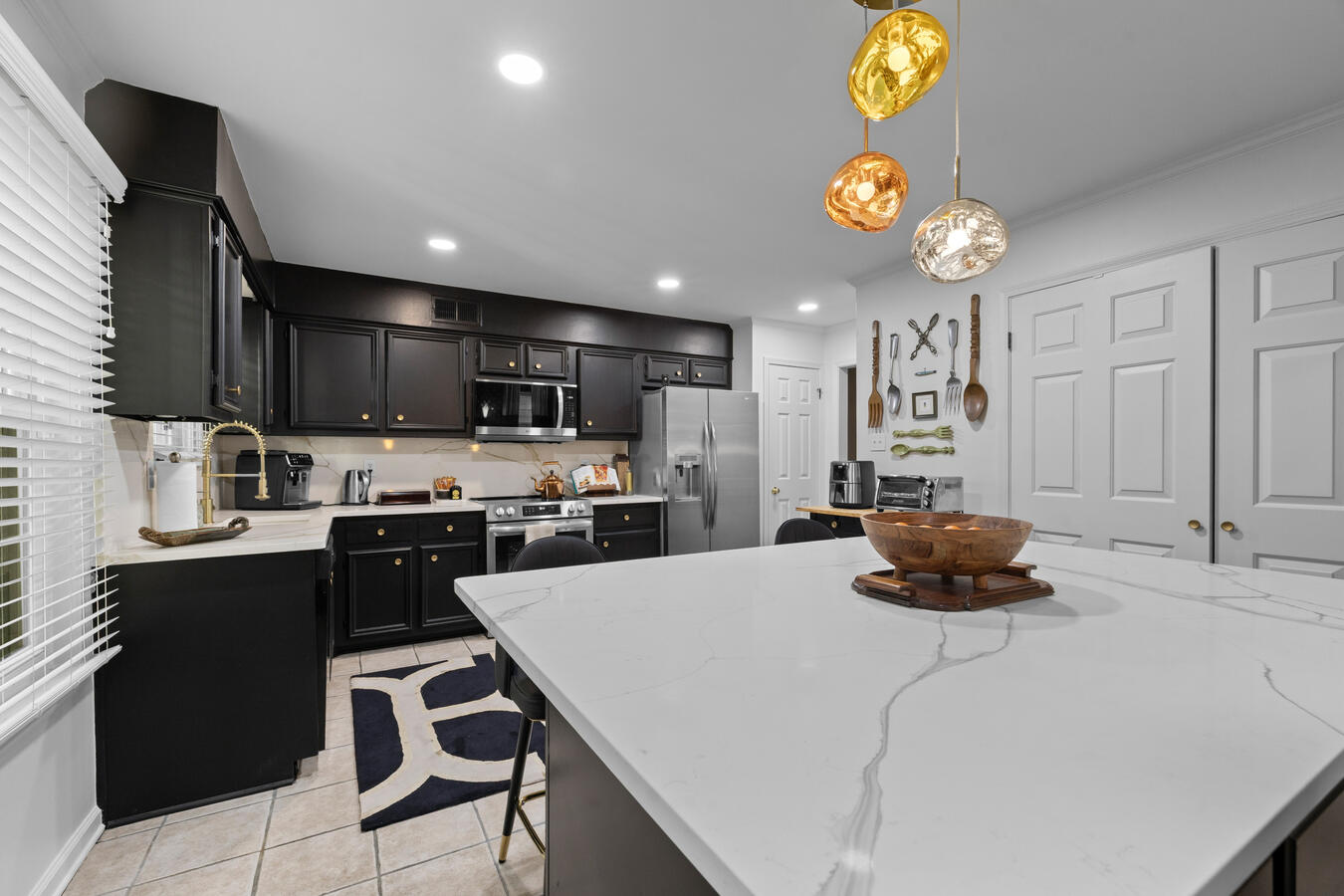 Black takes on the central color of this kitchen.